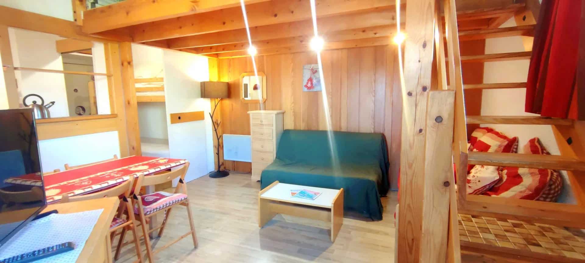 2 PIECES MEZZANINE AU CALME DU HAMEAU