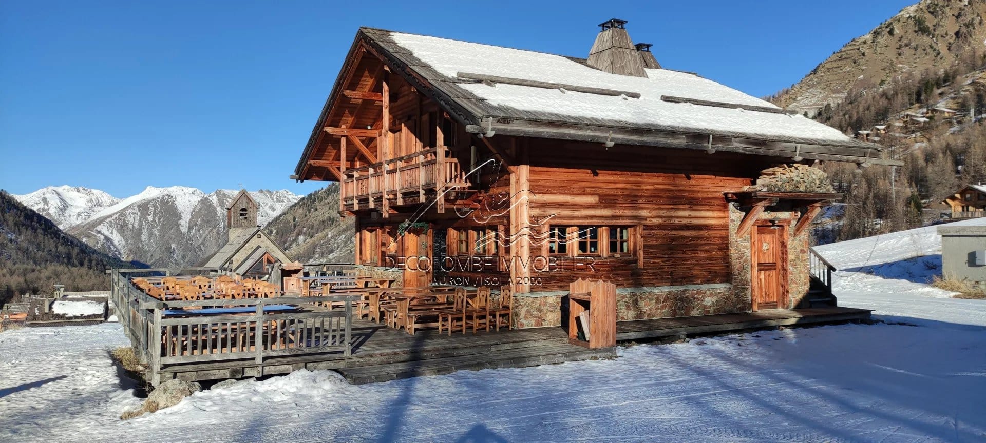 RARE CHALET SUR LES  PISTES DU FRONT DE NEIGE