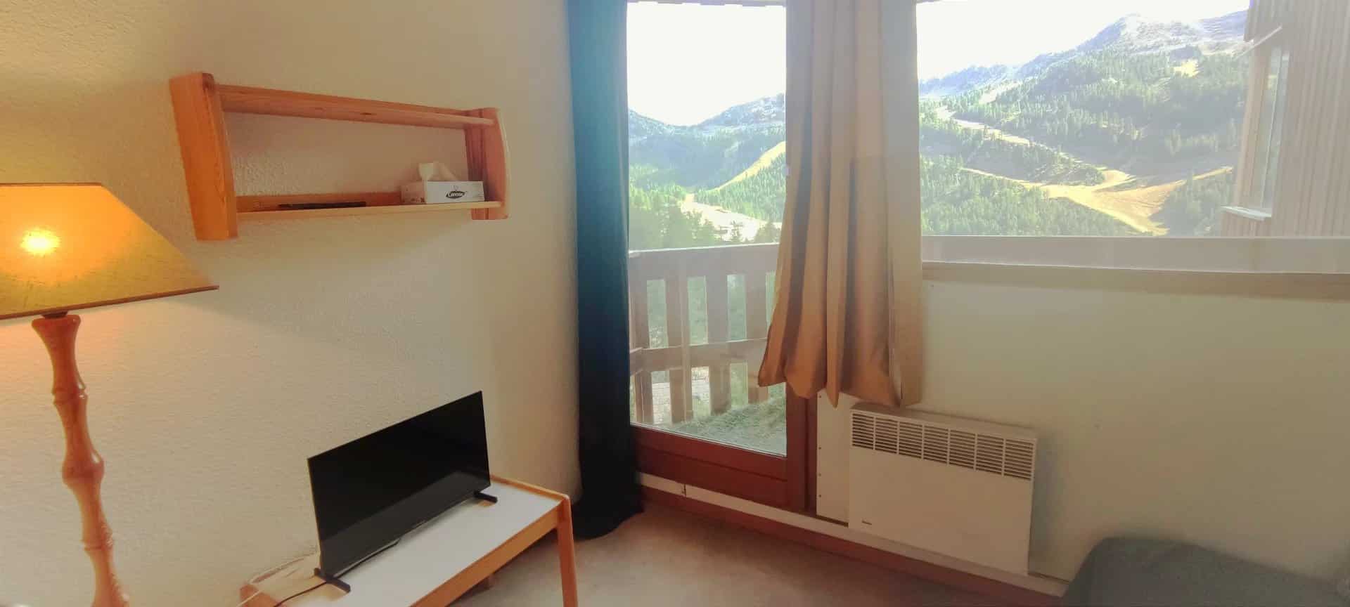 2 PIECES AVEC BALCON A COTE PISTE DE SKI