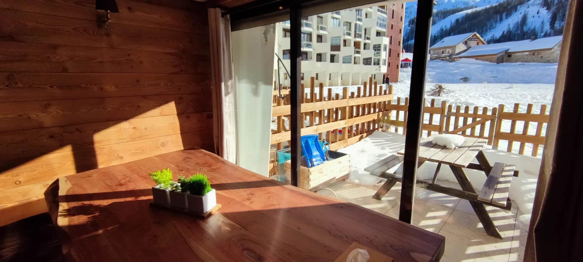 2 pièces chaleureux rez de chaussée avec terrasse