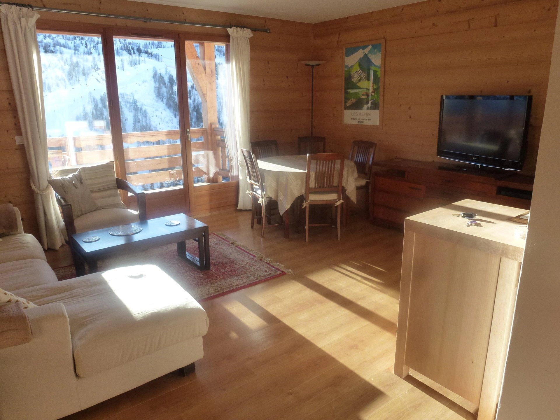 GRAND APPARTEMENT CHALEUREUX SUR HAUTEURS STATION