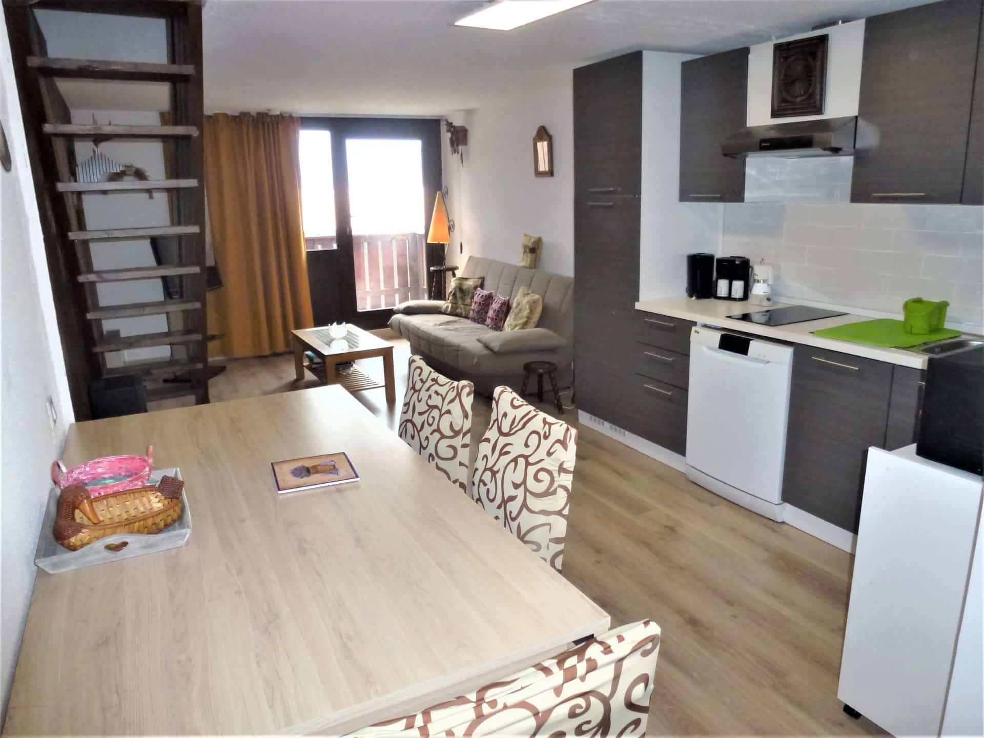 GRAND APPARTEMENT DUPLEX LUMINEUX AU CALME DU HAMEAU