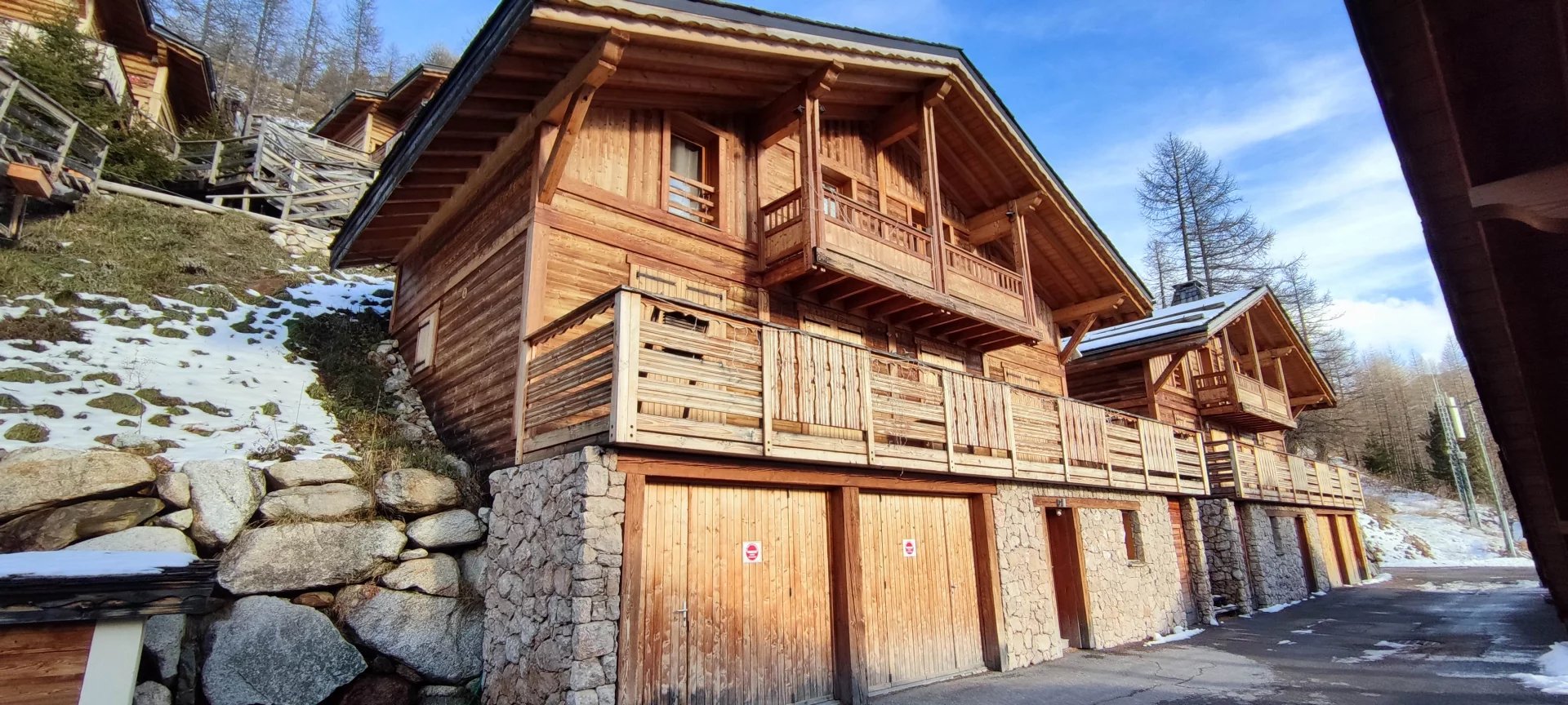 CHALET HAUT DE GAMME PLEIN SUD VUE PANORAMIQUE